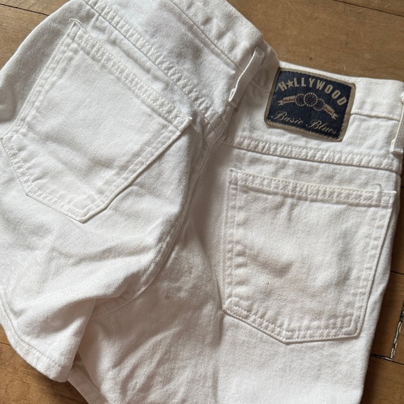 Hollywood Cream Women Shorts - Picture 4 of 5
